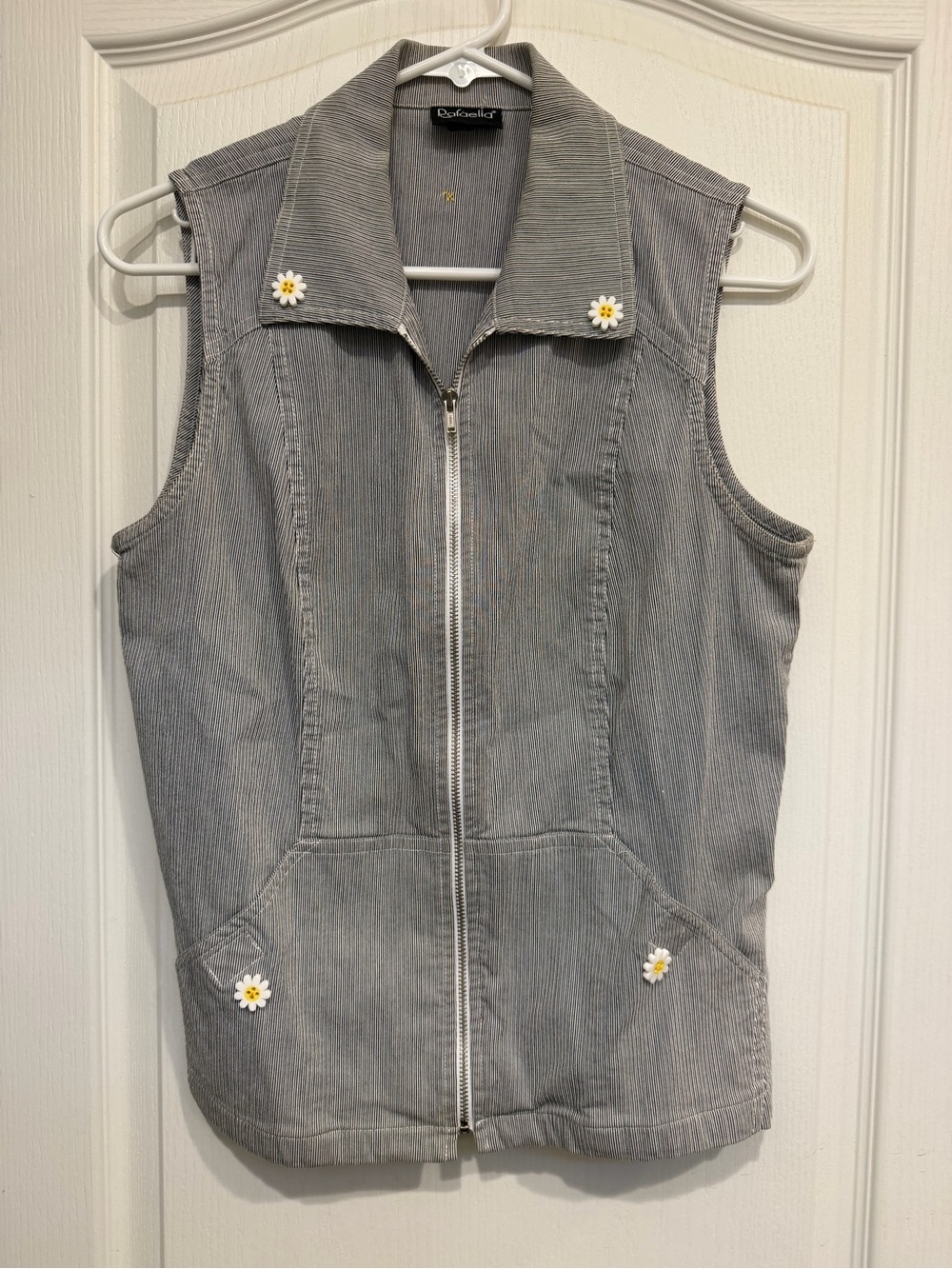 Unique Rafaella Gray Sleeveless Zip-Up Corduroy Vest with Daisy Accents